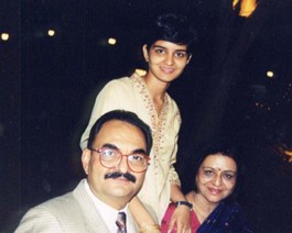 Paul-Family The lady in this picture is actually my aunt! (with her family)