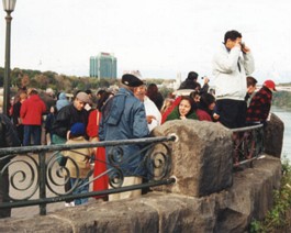 CrowdShot Niagara Tourists