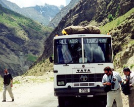 Darcha-Bus-RoadStop